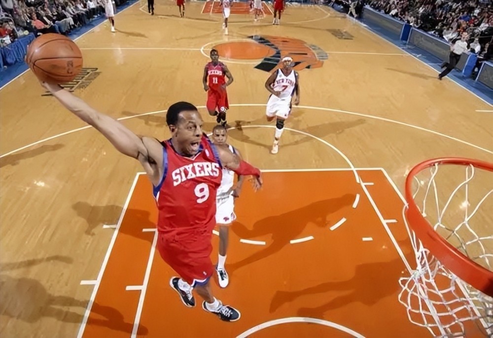  库里超远三分绝杀勇士主场惊险胜太阳